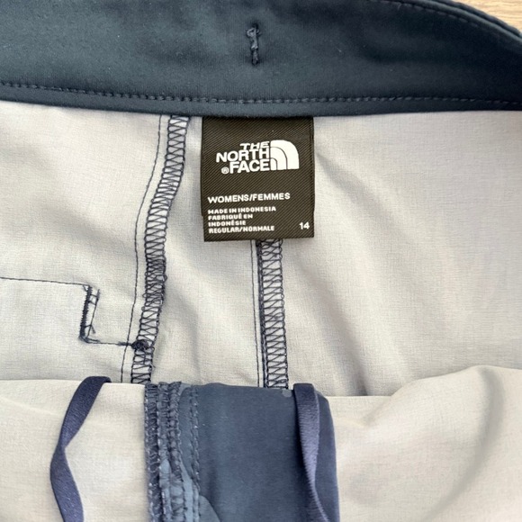 The North Face Floral Shorts Quick Dry Lightweight Beach Vacation Size 14 - Picture 2 of 4